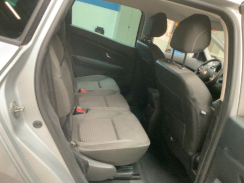 Renault Grand Scenic 1.3 TCe Equilibre — zdjęcie 14