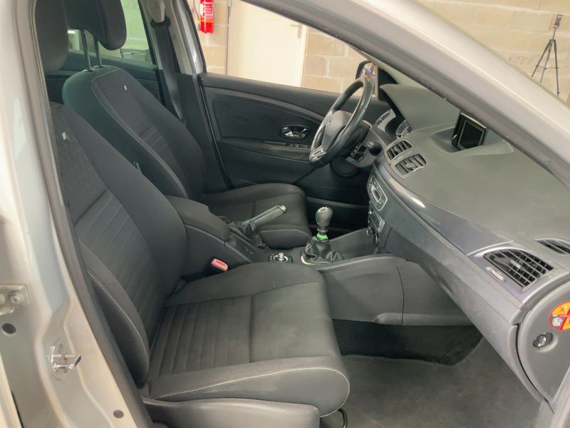 Renault Megane 1.5 dCi Limited — zdjęcie 11
