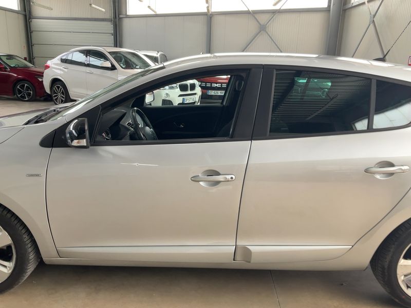 Renault Megane 1.5 dCi Limited — zdjęcie 4