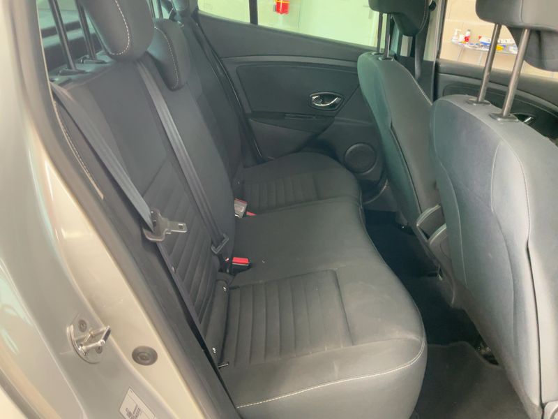 Renault Megane 1.5 dCi Limited — zdjęcie 14