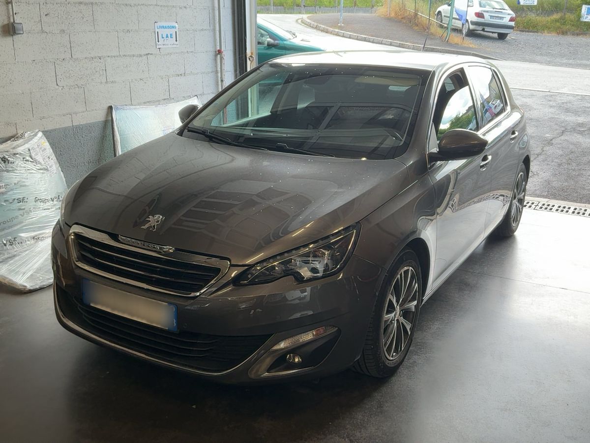 Peugeot 308 2016 — photo 1