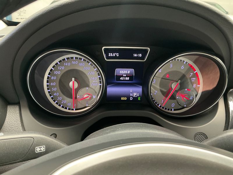 Mercedes-Benz CLA-Klasse CLA 200 — zdjęcie 13