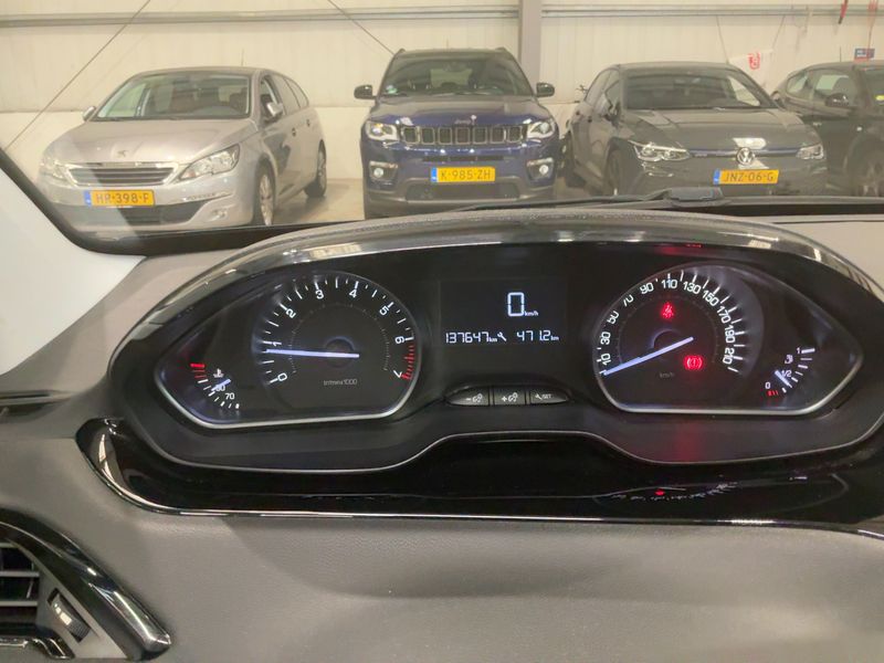 Peugeot 208 1.2 e-VTi Active 2015 – снимка 18