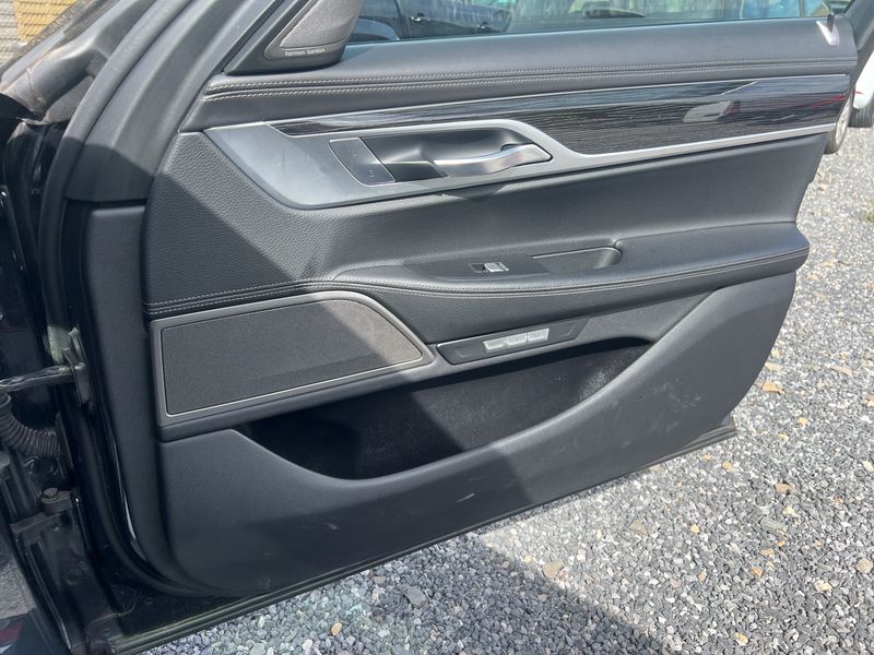 BMW 7er 740e IPerformance — zdjęcie 17
