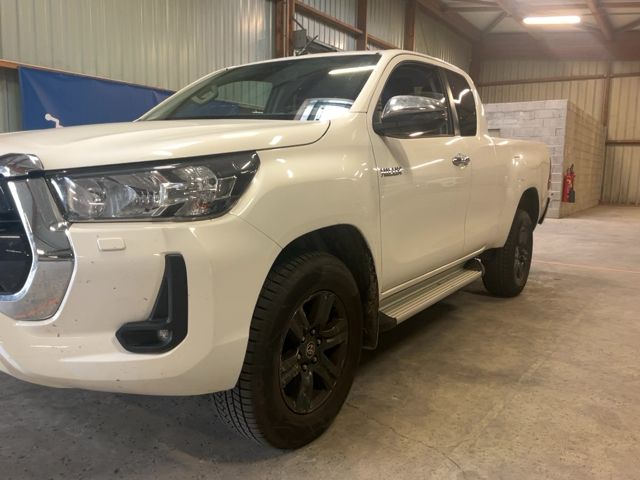 Toyota Hilux 2.4 D-4D Extra Cab Comfort 4x4