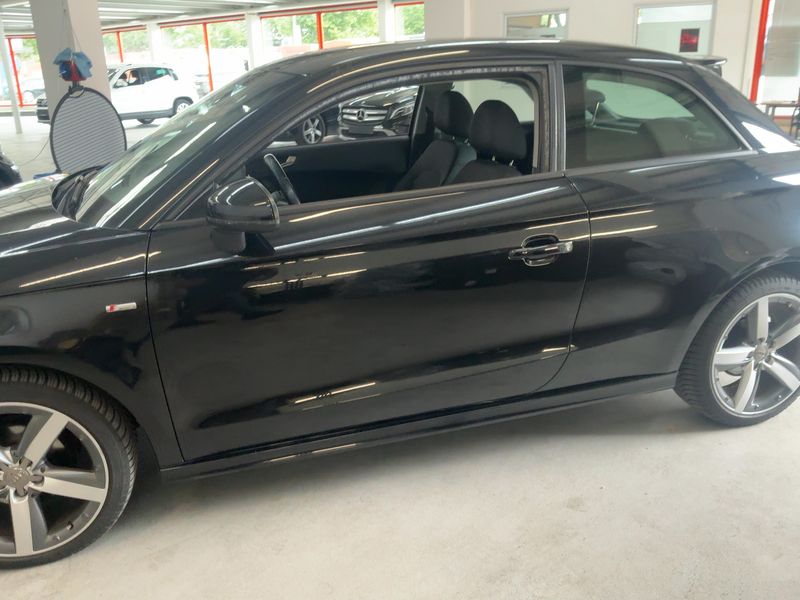Audi A1 1.2 TFSI Attraction — zdjęcie 4