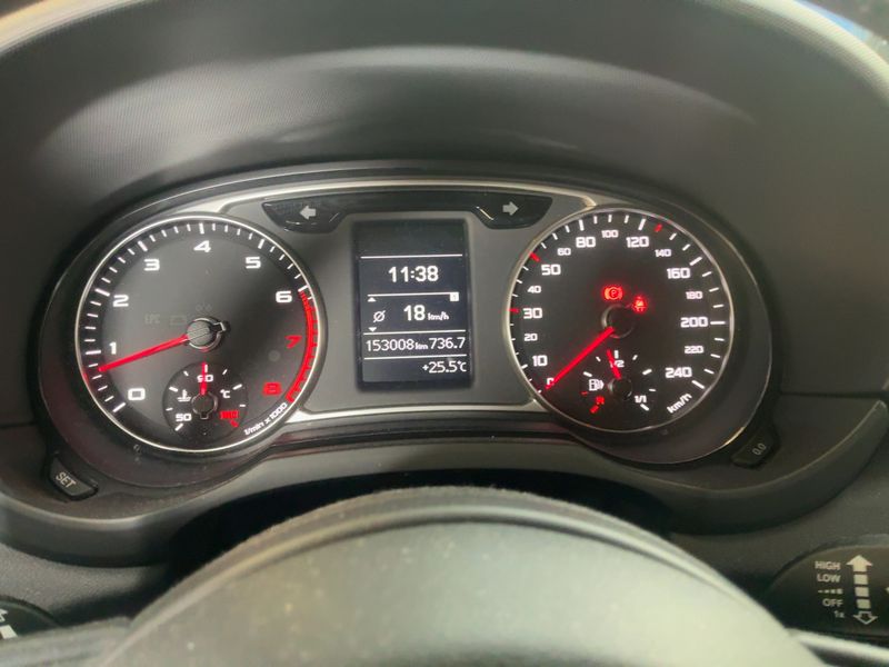 Audi A1 1.2 TFSI Attraction — zdjęcie 13