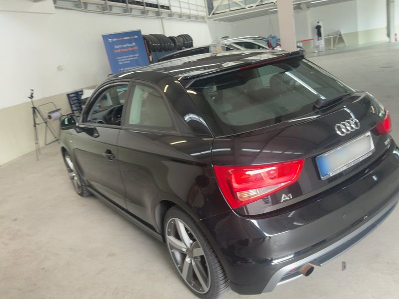 Audi A1 1.2 TFSI Attraction — zdjęcie 3