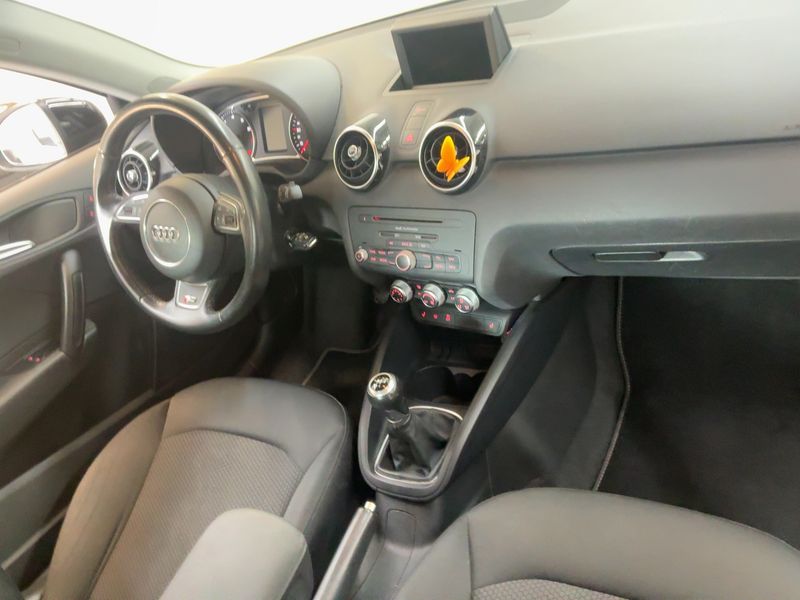 Audi A1 1.2 TFSI Attraction — zdjęcie 12
