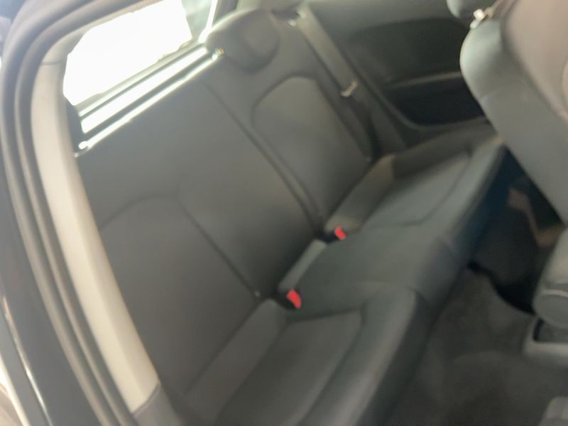 Audi A1 1.2 TFSI Attraction — zdjęcie 14