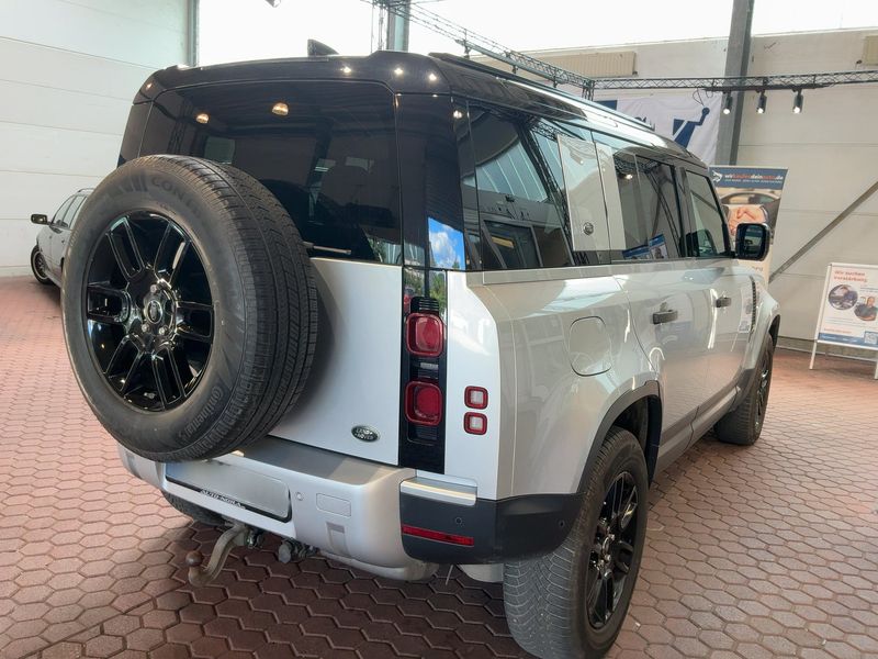 Land Rover Defender D240 110 S — zdjęcie 6