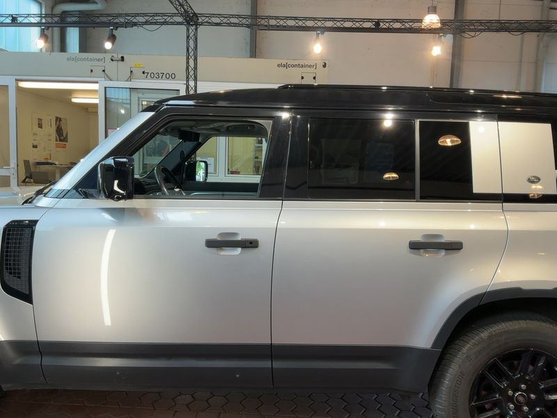 Land Rover Defender D240 110 S — zdjęcie 4