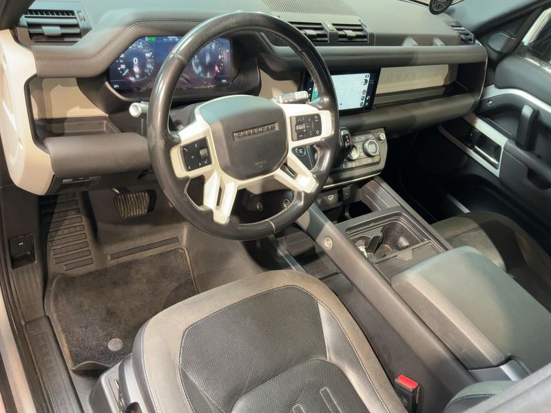 Land Rover Defender D240 110 S — zdjęcie 12