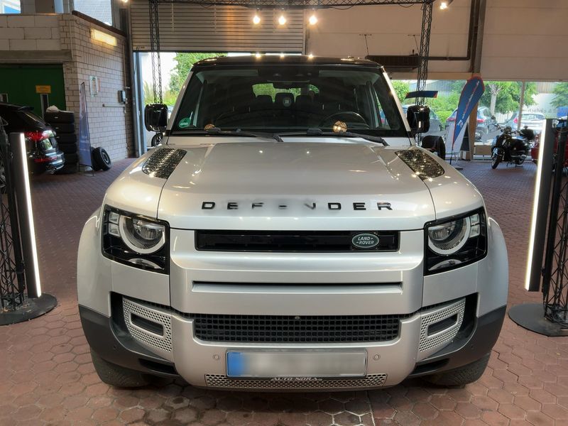 Land Rover Defender D240 110 S — zdjęcie 9