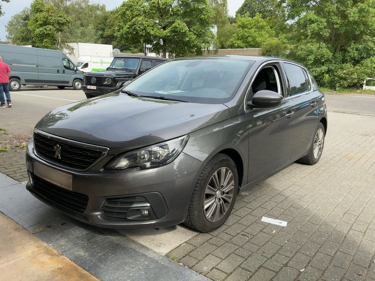 Peugeot 308 2018 — photo 1