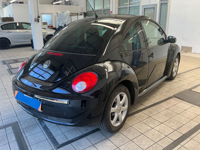 Volkswagen New Beetle 1.6 — zdjęcie 2