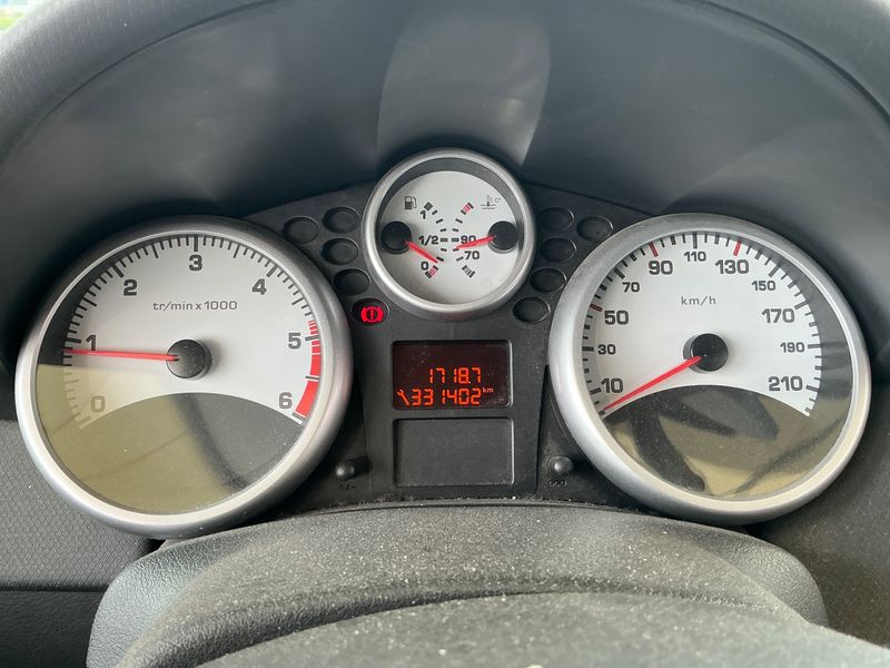 Peugeot 207 1.4 HDi Confort — zdjęcie 4