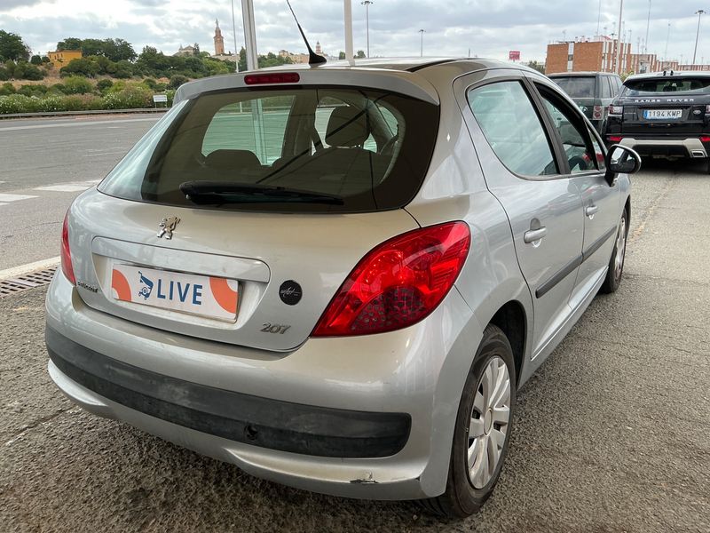 Peugeot 207 1.4 HDi Confort — zdjęcie 2