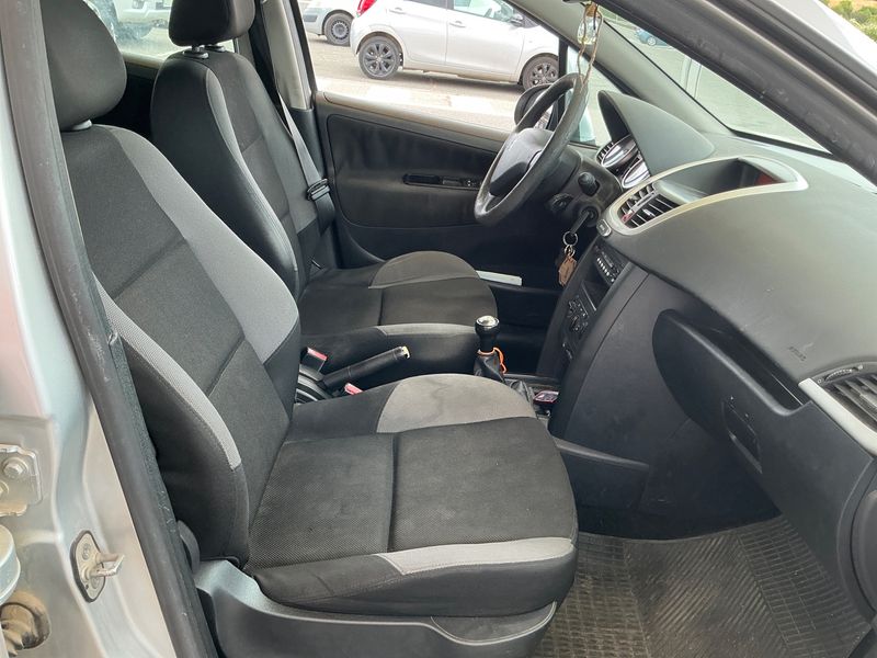 Peugeot 207 1.4 HDi Confort — zdjęcie 3