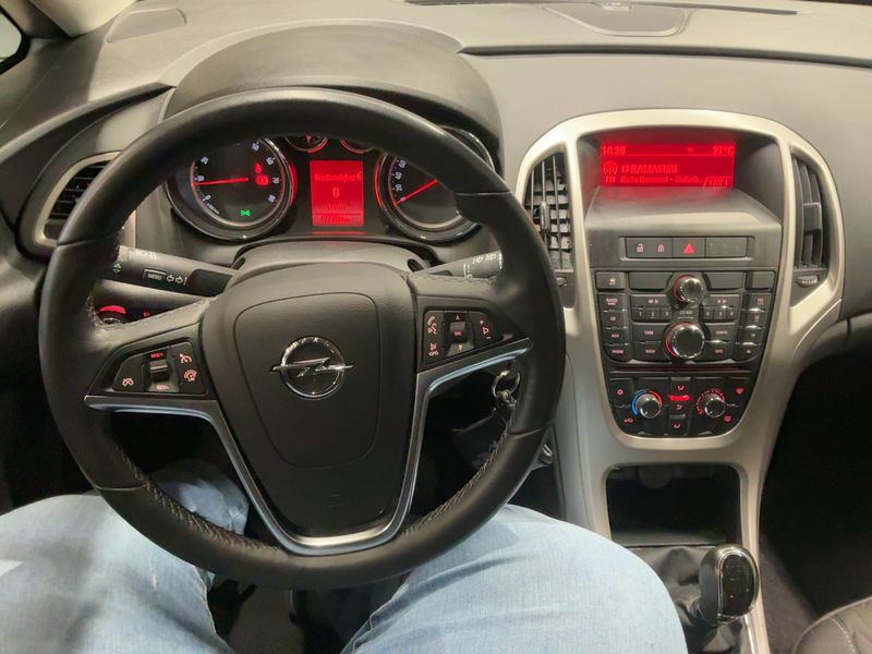 Opel Astra 1.4 Active — zdjęcie 12