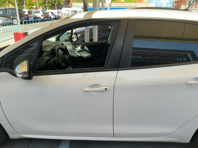 Peugeot 208 1.5 Blue-HDi Signature — zdjęcie 4