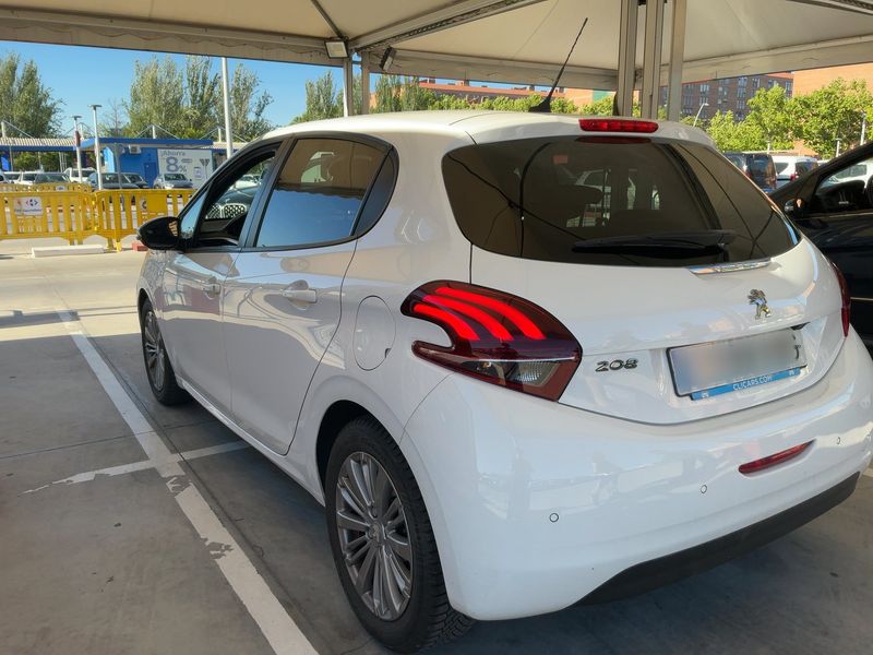 Peugeot 208 1.5 Blue-HDi Signature — zdjęcie 3
