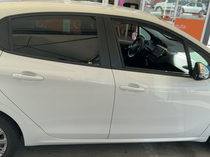 Peugeot 208 1.5 Blue-HDi Signature — zdjęcie 7