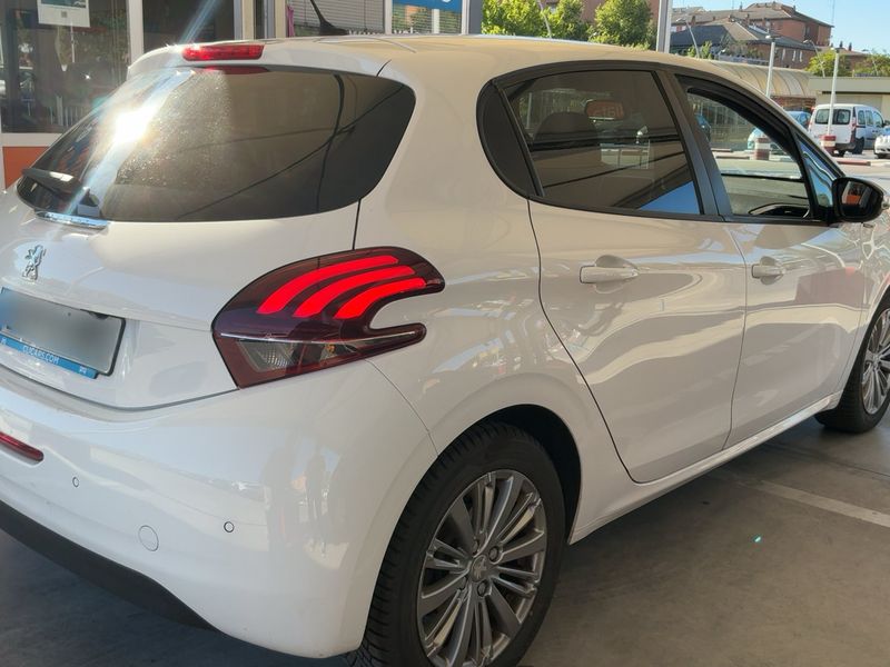 Peugeot 208 1.5 Blue-HDi Signature — zdjęcie 6