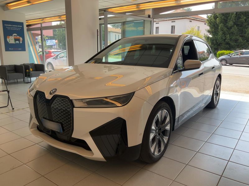 iX iX 40 xDrive Sport