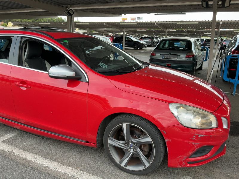Volvo V60 1.6 D R-Design — zdjęcie 8