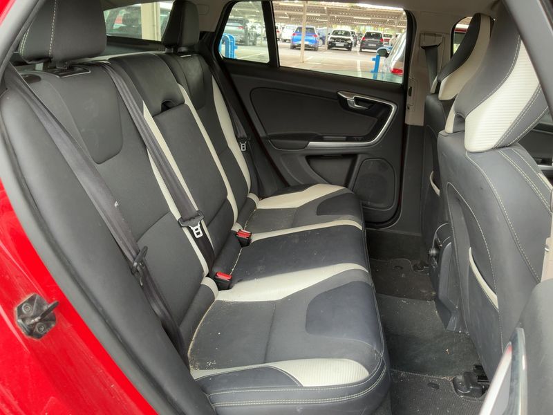 Volvo V60 1.6 D R-Design — zdjęcie 14