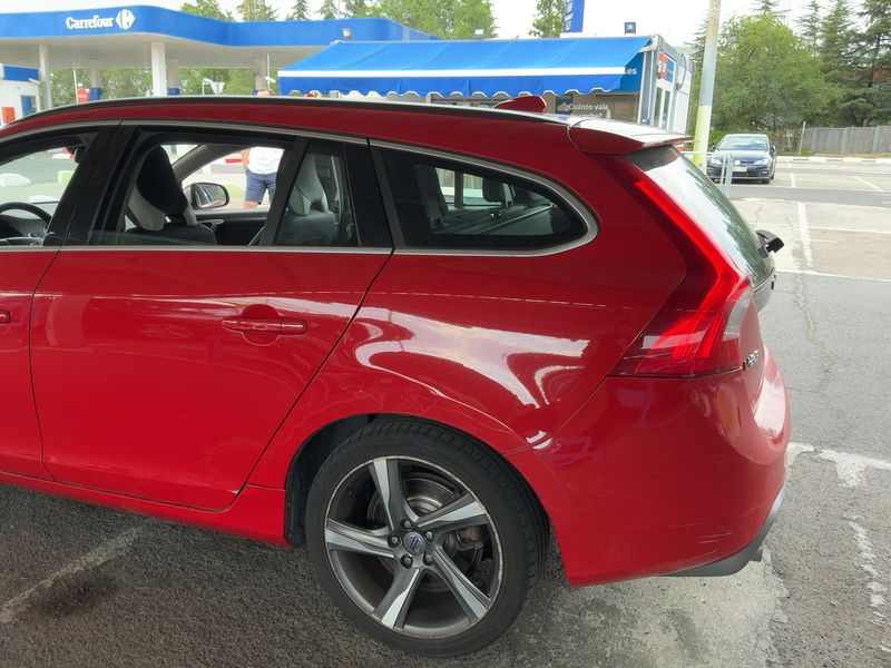 Volvo V60 1.6 D R-Design — zdjęcie 3