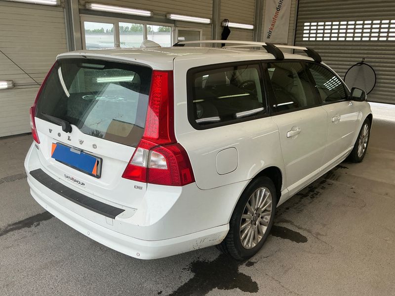 Volvo V70 2.4 D5 Momentum 2008 – снимка 2