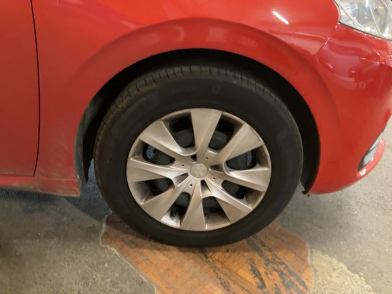 Peugeot 208 1.2 PureTech Like 2017 – снимка 11
