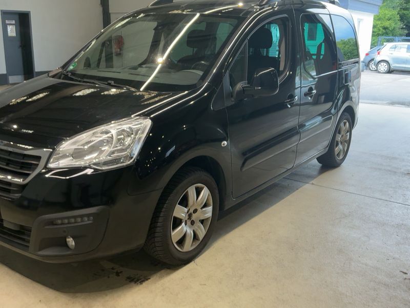 Peugeot Partner 1.2 PureTech Allure — zdjęcie 2