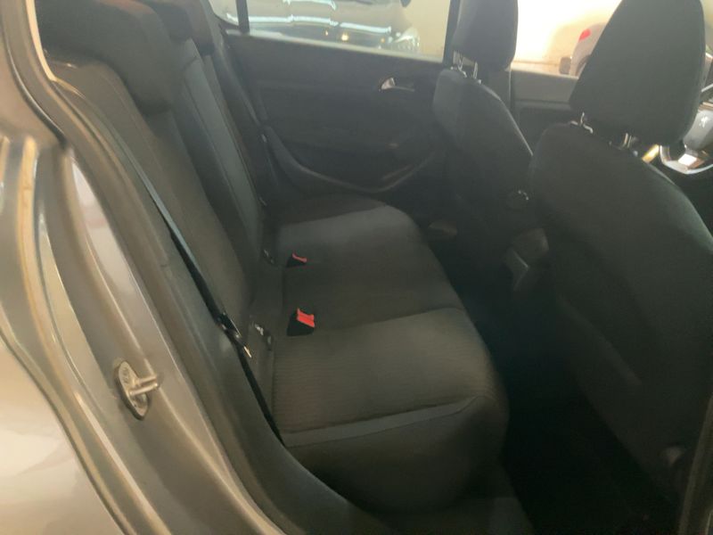 Peugeot 308 1.6 Blue-HDi Active — zdjęcie 14