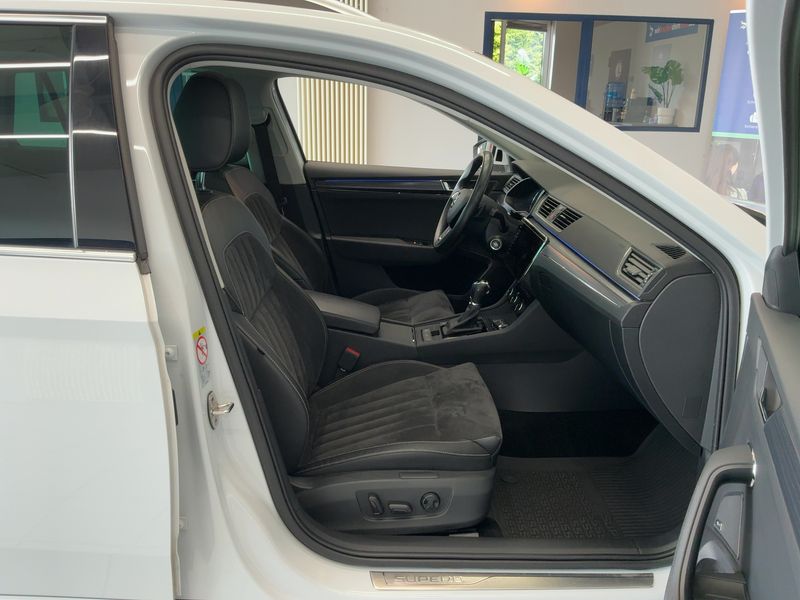 Skoda Superb 2.0 TDI Style — zdjęcie 11