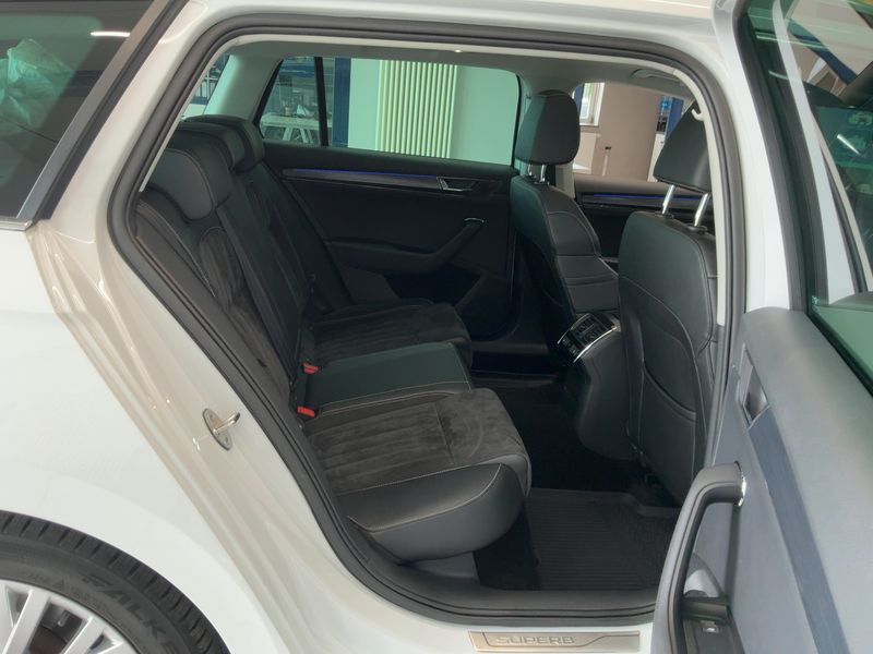 Skoda Superb 2.0 TDI Style — zdjęcie 14