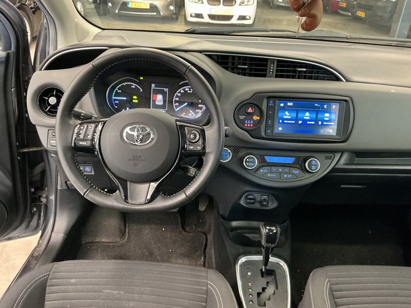 Toyota Yaris 1.5 Hybrid Dynamic — zdjęcie 12