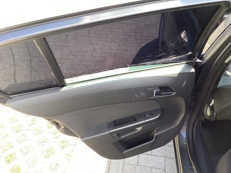 Opel Astra 1.6 Edition 2010 – снимка 42