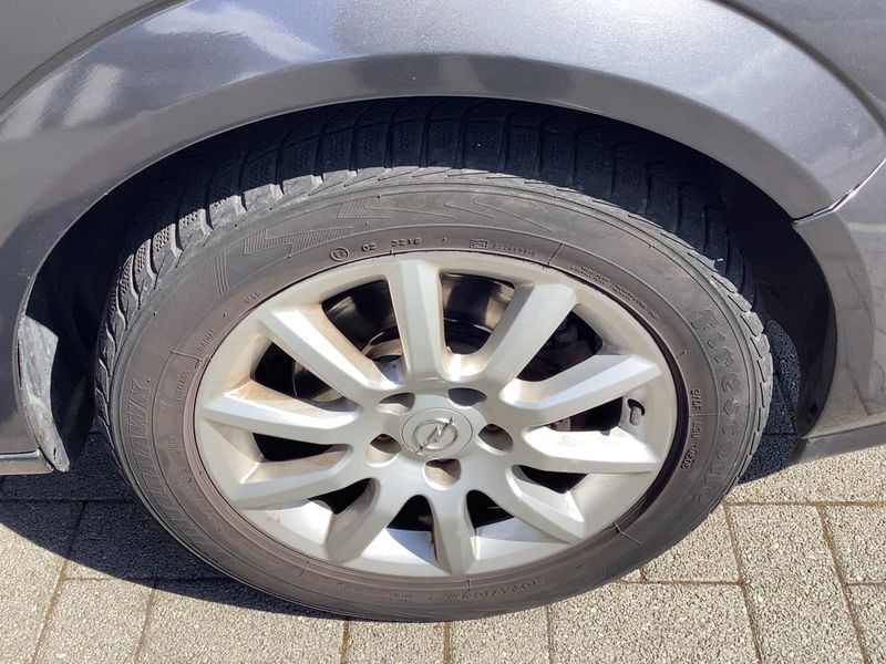 Opel Astra 1.6 Edition 2010 – снимка 11