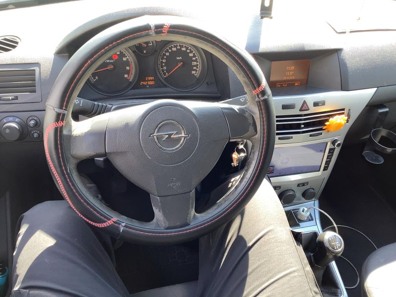 Opel Astra 1.6 Edition — zdjęcie 12