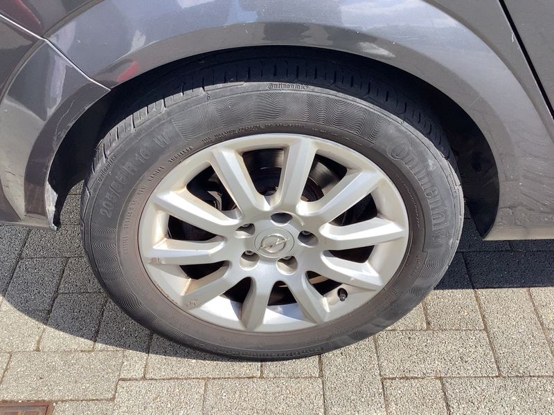 Opel Astra 1.6 Edition 2010 – снимка 9