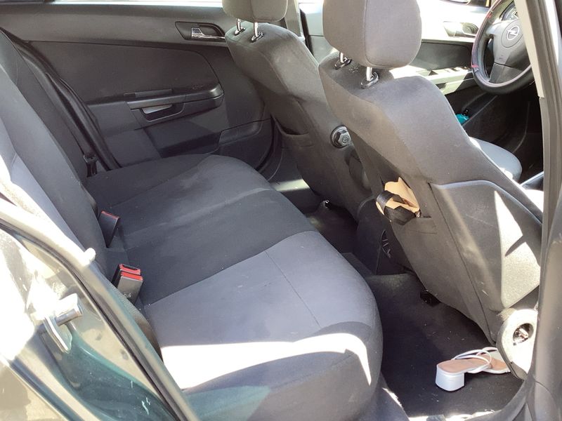 Opel Astra 1.6 Edition — zdjęcie 14