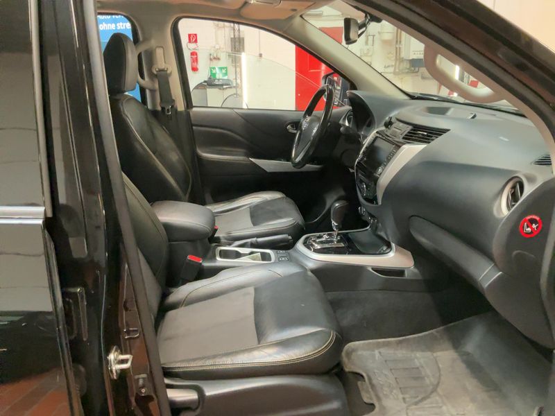 Nissan Navara NP-300 2.3 dCi N-Guard Double Cab 4x4 — zdjęcie 11