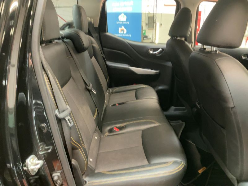 Nissan Navara NP-300 2.3 dCi N-Guard Double Cab 4x4 — zdjęcie 14