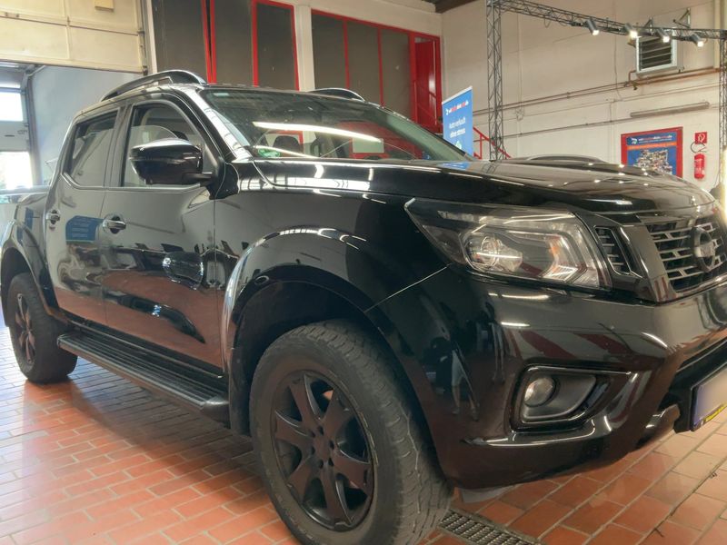 Nissan Navara NP-300 2.3 dCi N-Guard Double Cab 4x4 — zdjęcie 8
