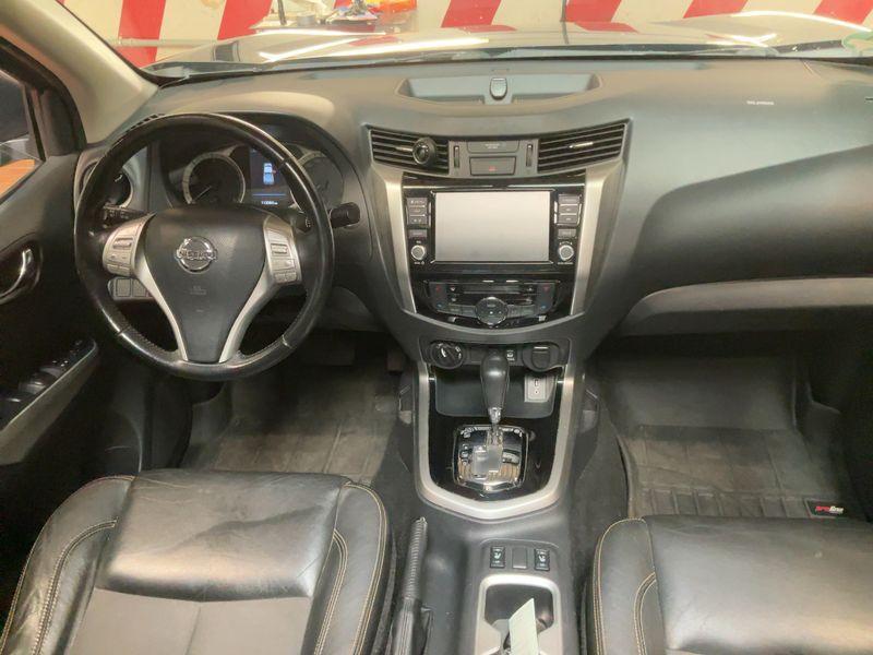 Nissan Navara NP-300 2.3 dCi N-Guard Double Cab 4x4 — zdjęcie 12