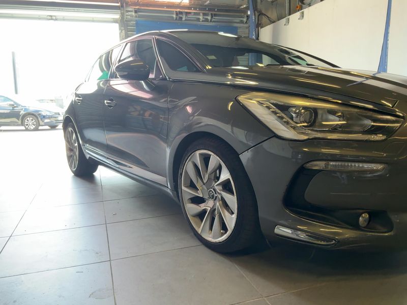 Citroen DS5 2.0 HDi Hybrid4 SportChic — zdjęcie 8