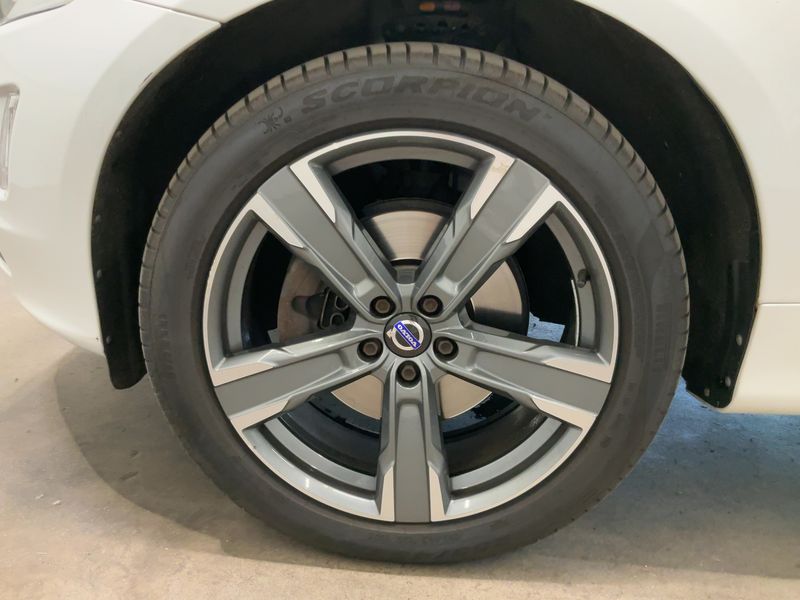 Volvo XC60 2.0 D4 Linje Inscription 2WD 2017 – снимка 3